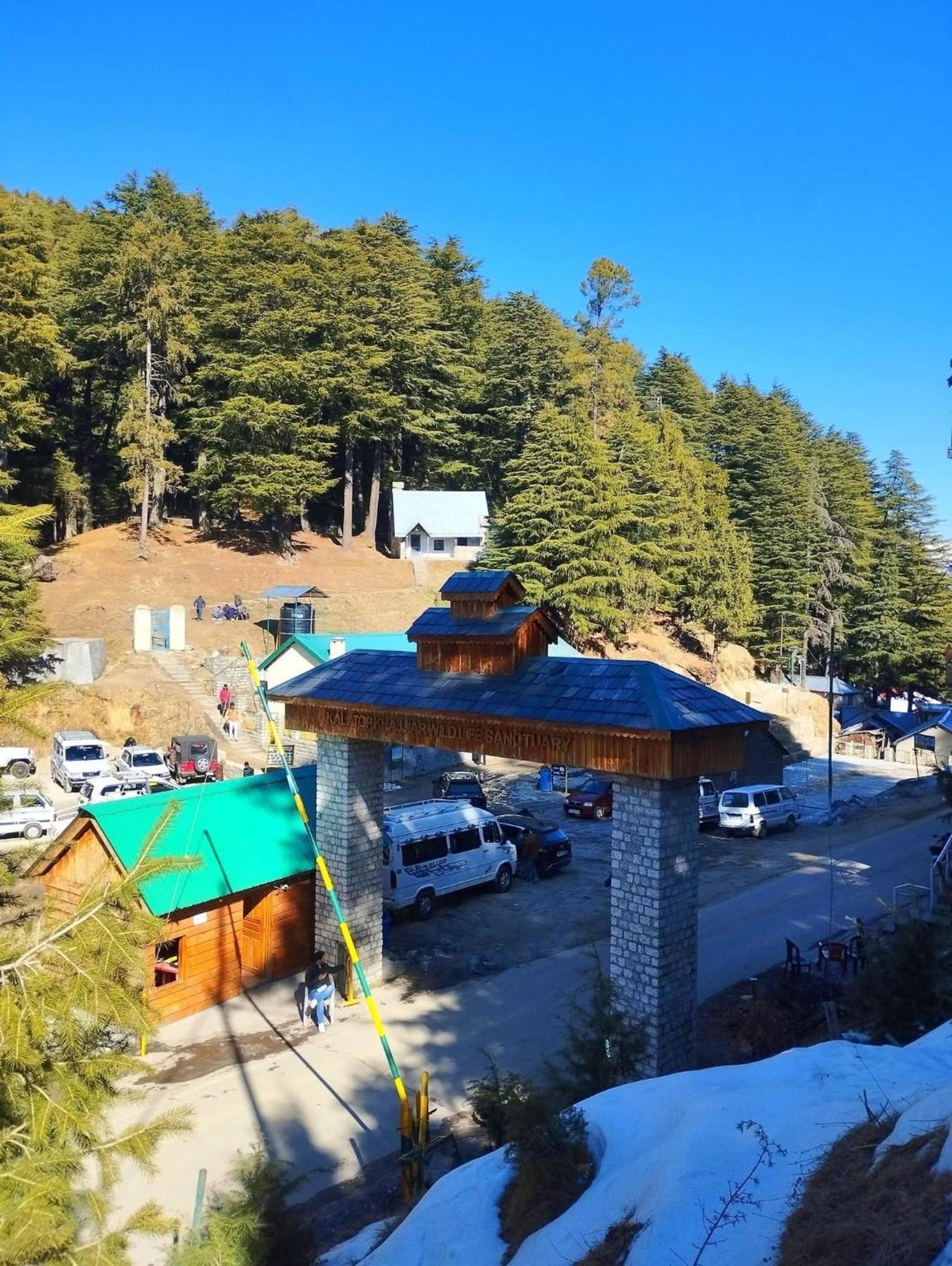 Aditya Homestay Далхаузи Экстерьер фото